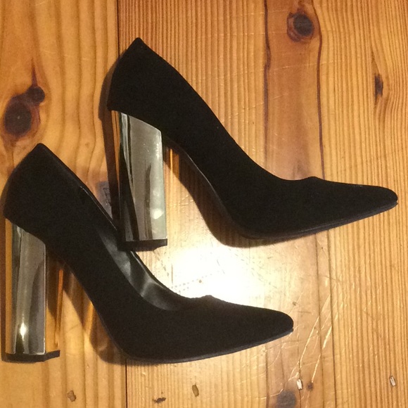 Classic Black Pumps w/ Gold Stacked Platform Heel - Picture 2 of 4